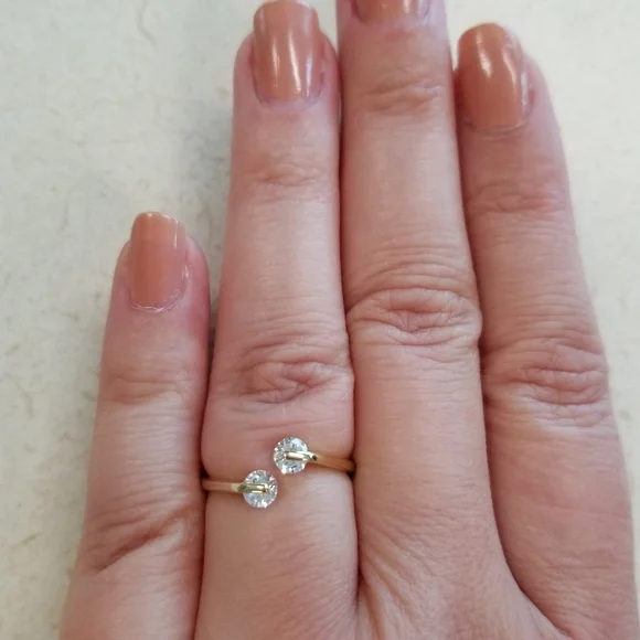 Delicate 18k Ring - Picture 7 of 8